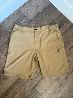 Wrangler Men's Khaki Flat-Front Performance Shorts